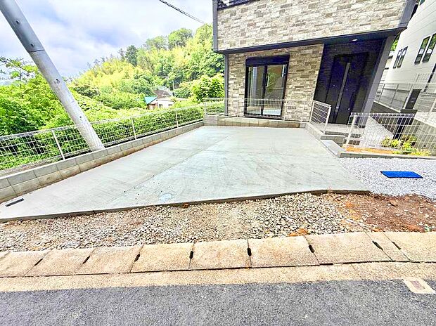 【駐車場】1号棟 ■自宅にカースペースがあると助かります