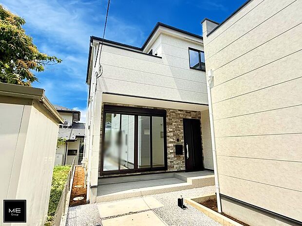 【現地外観写真】2号棟  ■暮らしを彩る充実した設備仕様が備わった住まい