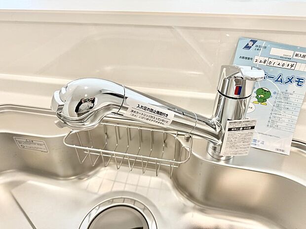 【浄水器】■清潔でおいしい水を手軽に供給してくれます