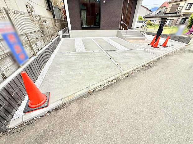 【駐車場】2号棟  ■自宅にある駐車スペースなので安心ですね