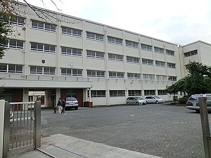 横浜市立港南台第一中学校 1100m(14分)