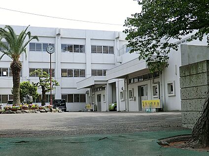 大磯町立大磯中学校 720m(9分)