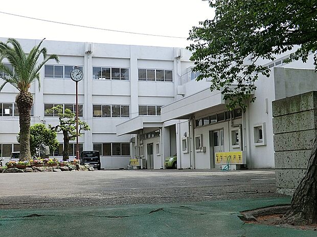 大磯町立大磯中学校（約720m・徒歩9分）