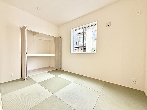 【リビング以外の居室】2号棟  ■落ち着いた色合いのお部屋で穏やかな時間を楽しめます