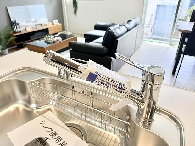 【浄水器】■清潔でおいしい水を手軽に供給してくれます