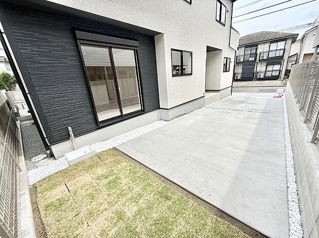 【庭】■暮らしに潤いを与える、緑が取り入れられた住まいです