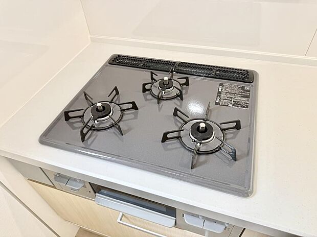 【3口ガスコンロ】■一度に多くの料理ができ便利で効率的