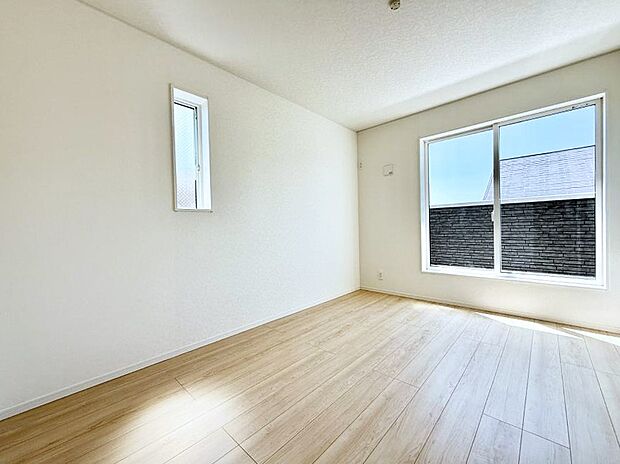 【リビング以外の居室】1号棟 ■清潔感あふれるお部屋で毎日を快適に過ごせます