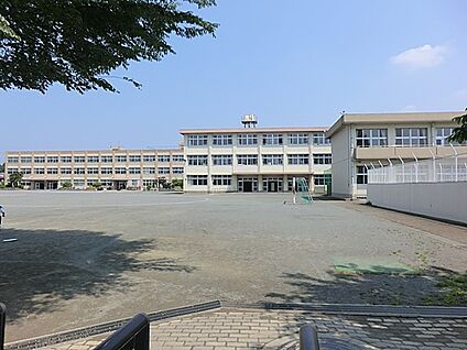 綾瀬市立綾西小学校 700m(9分)