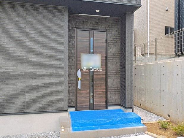 【玄関】2号棟  ■ シンプルで美しく、住まいの第一印象を彩る玄関です