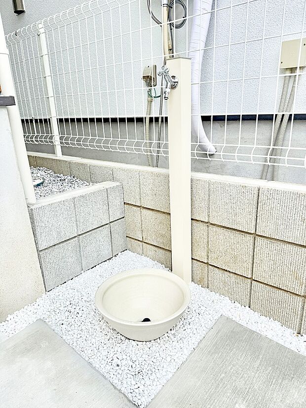 【その他現地】1号棟 ■外水栓付きで庭作業や洗車に便利です