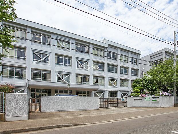 藤沢市立秋葉台中学校（約1,400m・徒歩18分）