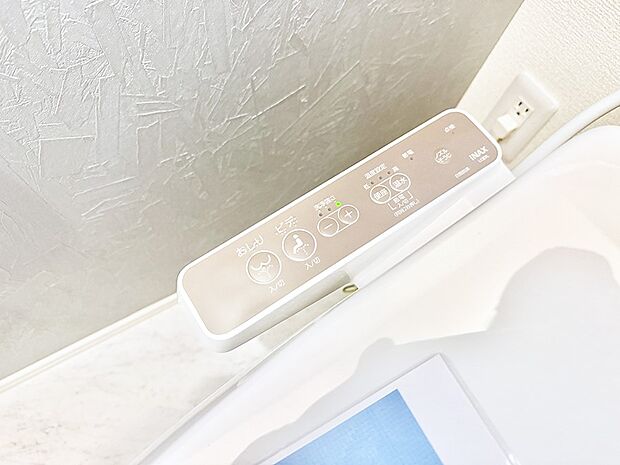 【シャワートイレ】■温水洗浄で快適、清潔感が保たれるシャワートイレ