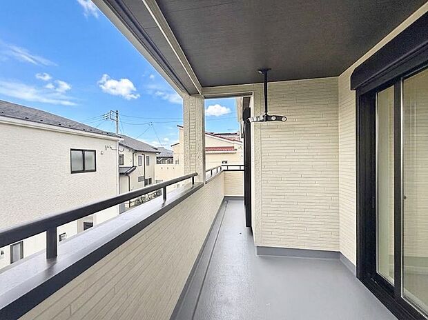 【バルコニー】1号棟  ■ 朝のコーヒーや夜の星空を楽しむ、癒しの場所