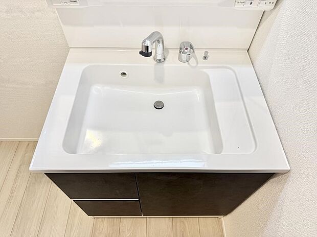 【ハンドシャワー付洗面台】■手洗いや顔を洗う時も快適に使える便利なシャワー