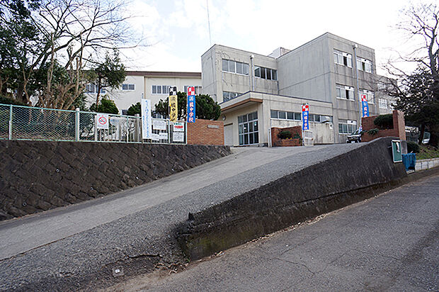 小田原市立橘中学校(約1,400m・徒歩18分)