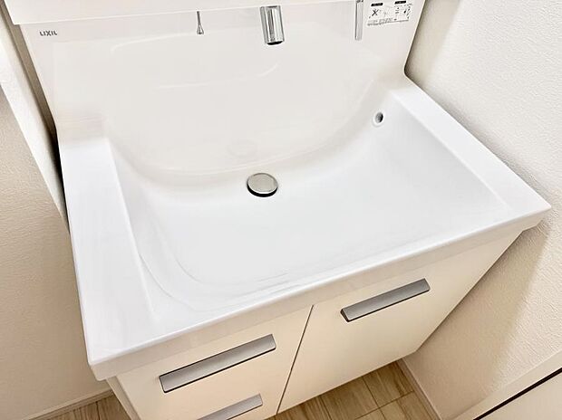 【ハンドシャワー付洗面台】■手洗いや顔を洗う時も快適に使える便利なシャワー