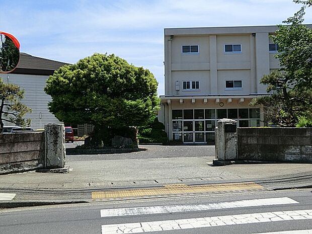 伊勢原市立山王中学校（約1,400m・徒歩18分）