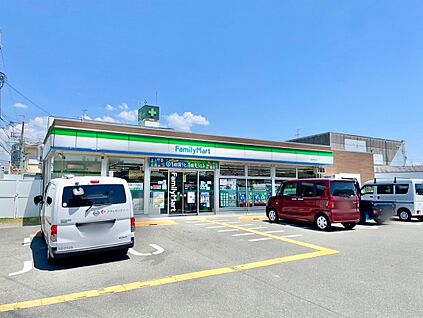 ファミリーマート城陽寺田店 約427ｍ(徒歩6分)