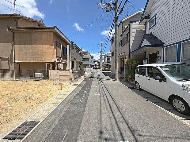 【現地写真：R8.8】ダックス徒歩3分、フレスコ徒歩8分、ローソン徒歩4分と周辺に買物施設が多く、欲しいものによってお店を使い分けることができます！