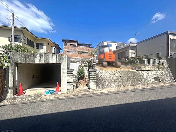 【【現地写真:R8.9撮影】】南向きで日当たり良好!お洗濯物も乾きやすい♪