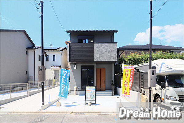 ■全4区画分譲、ご好評につきラスト1区画。即入居可能でスムーズに新生活をスタートすることができます。実際の建物・設備等をぜひ現地で住み心地を体感してください。現地（2025年7月）撮影