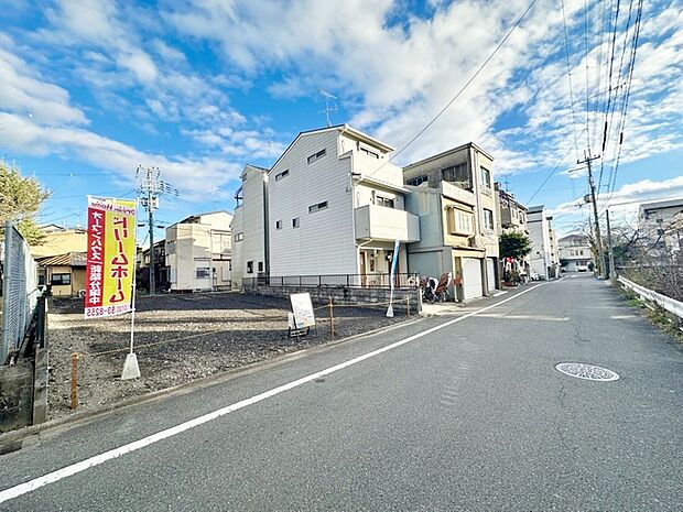 ■閑静な住宅地で子育て家族にピッタリ。毎日のお散歩も快適な緑に恵まれたエリアで、自然に包まれた穏やかな暮らしを実現するための、ゆとりある住環境が整っています。