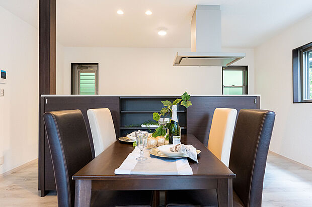 お電話でご予約頂けましたら、お仕事終わりの遅い時間などお客様のご都合に合わせてご対応させて頂きますのでお気軽にお問い合わせ下さいませ。