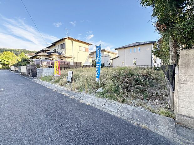 ■実際の立地や周辺環境、日当たりや前道の様子などは、現地でこそわかるポイントが沢山あります。写真や図面だけでは伝わらない雰囲気を、ぜひ現地で一緒に確認してみませんか。現地（2026年1月）撮影