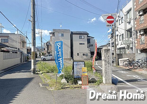 ■両面道路で風通し・採光良好です。2方向にひらけた心地よさで、住まい全体に光と風が通り毎日がより快適になります。現地(2026年5月)撮影
