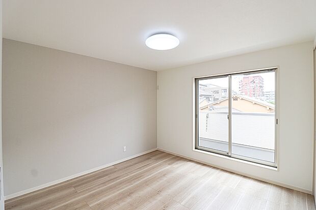 【【ドリームタウンシリーズ施工例】】■寝室や子供部屋、ワークスペースなどライフスタイルに合わせて柔軟に使える洋室。家具も配置しやすくプライベートな時間を快適に過ごせます。
