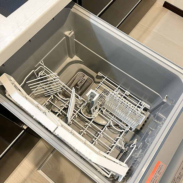 【【食器洗浄乾燥機】】■後片付けをサポート！食事後の家族のくつろぎタイムもゆっくりともてます。環境にも手肌にも優しい設備です。