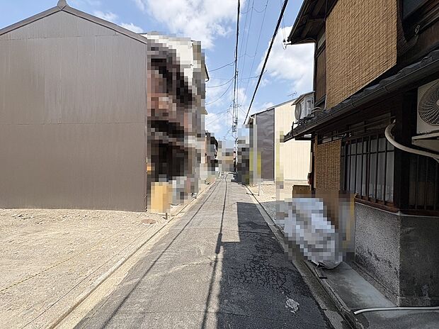 【【前道写真】】■生活利便性が身近に揃うエリア。落ち着いた住環境でありながら、通勤・通学に便利な立地です。暮らしやすさと立地の良さを兼ね備えた、住まいづくりに適した立地です。現地(2026年8月)撮影