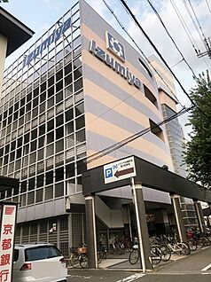 イズミヤショッピングセンター白梅町 1098ｍ(徒歩14分)