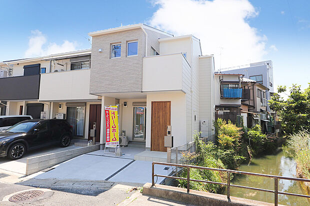 【施工例・外観】
京阪「墨染」駅…徒歩8分
通勤・通学に便利な立地です♪