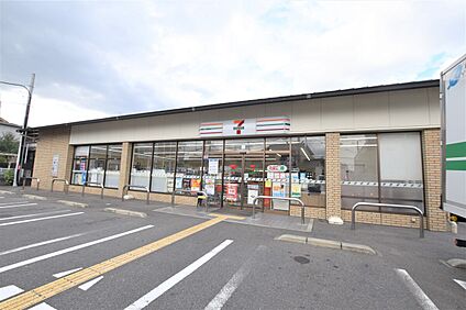 セブンイレブン 桃山町和泉店 約650m(徒歩8分)