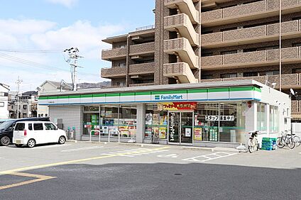 ファミリーマート伏見醍醐大構店 224ｍ(徒歩3分)