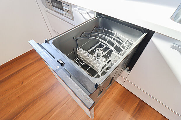 【食器洗い乾燥機】◆後片付けをサポート!
食事後の家族のくつろぎタイムもゆっくりともてます♪
◆朝食準備や送り迎え…と忙しいママも大助かり!
環境にも手肌にも優しい設備です!