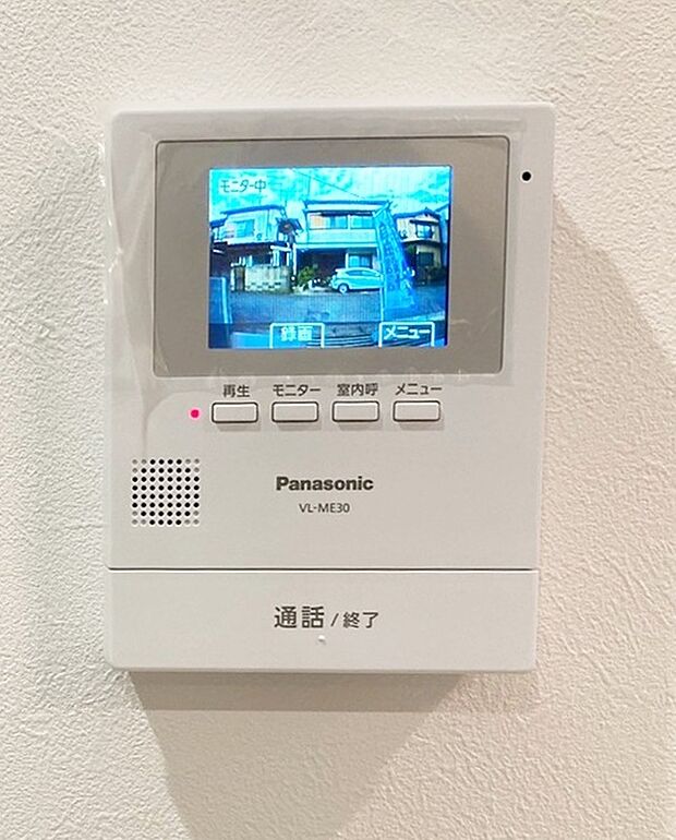 【【ドリームタウンシリーズ共通設備】】【TV付カラーモニターホン】
●モニターで訪問者を確認できるので、知らない人やセールス・勧誘など避けられて安心です!