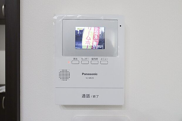 【【施工例：TVモニター付きインターフォン】】◆来客者を確認できるＴＶモニター付インターフォン。普段の生活時はもちろん、
お子様が一人でお留守番する際にも安心ですね！