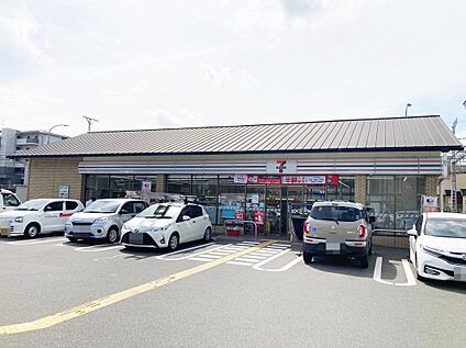 セブンイレブン 桃山町因幡店 約750m(徒歩10分)