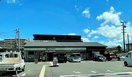 ファミリーマート伏見片原町店 約450ｍ(徒歩6分)