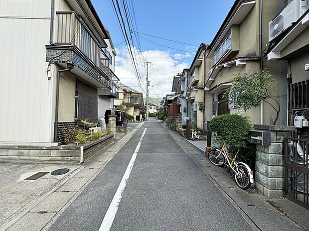 【【前道写真】】小学校まで徒歩６分の閑静な住宅街の為、子育て世代にも嬉しい住環境♪（写真撮影R6.9）