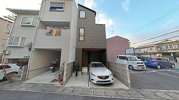 【【外観完成イメージパース】】完成するまで京都市内のモデルハウスにご案内いたします!お気軽にお問合せくださませ♪
※イメージパース図のため、実際の色味や材質とは異なる場合がございます