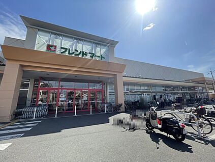 フレンドマート梅津店 約737ｍ(徒歩10分)