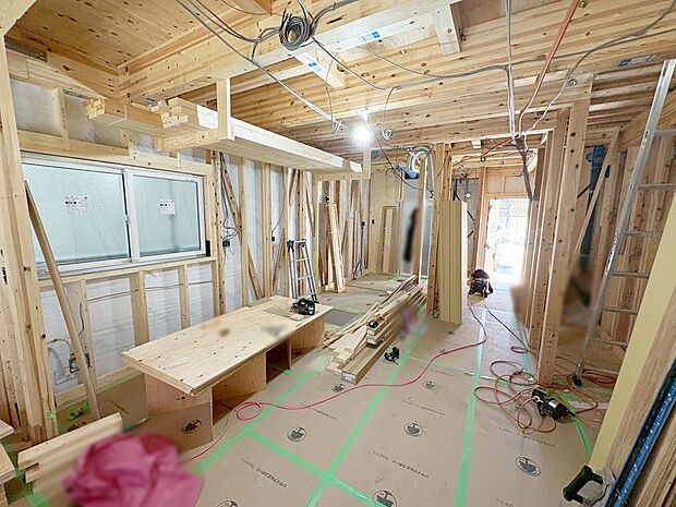 【【2号地：リビング】】＼リビングの様子を公開（2号地）／建築中ですが、見学は可能となりました。広さや明るさは体感いただけますので、是非ご内覧ください♪※事前にご予約をお願いします。現地（2026年5月31日）撮影