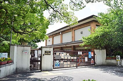京都市立安井小学校 約628m(歩8分)