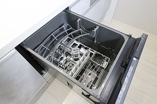 【【食器洗浄乾燥機】】◆後片付けをサポート! 食事後の家族のくつろぎタイムもゆっくりともてます♪◆朝食準備や送り迎え…と忙しいママも大助かり! 環境にも手肌にも優しい設備です!<ドリームタウンシリーズ施工例>