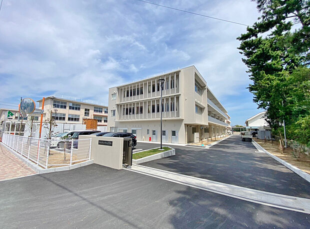 浜松市立可美小学校（約1,300m）