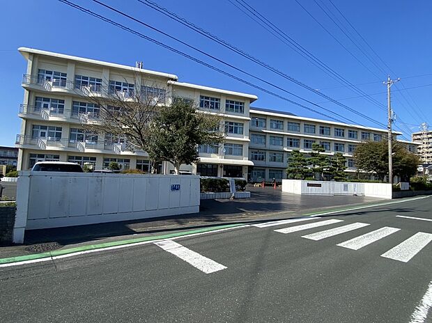 浜松市立葵西小学校(約560m)